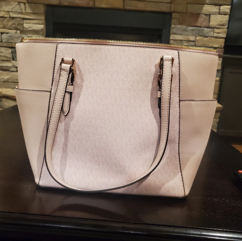 Michael Kors Charlotte Large Saffiano Bag - Picture 5 of 11